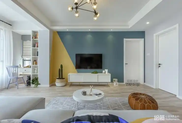 电视背景墙平面型电视背景墙按照材质可以分为油漆,艺术喷涂背景墙