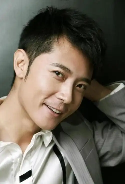 洪欣张丹峰官宣离婚:"老妻少夫"还是没能打破离婚的魔咒