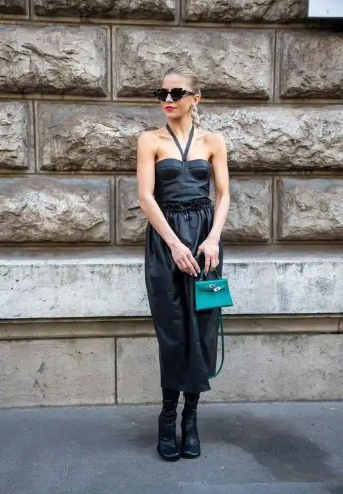 时尚穿搭知识:抽绳系出"小皱纹",衣服加一根绳子,很时髦时尚_女人