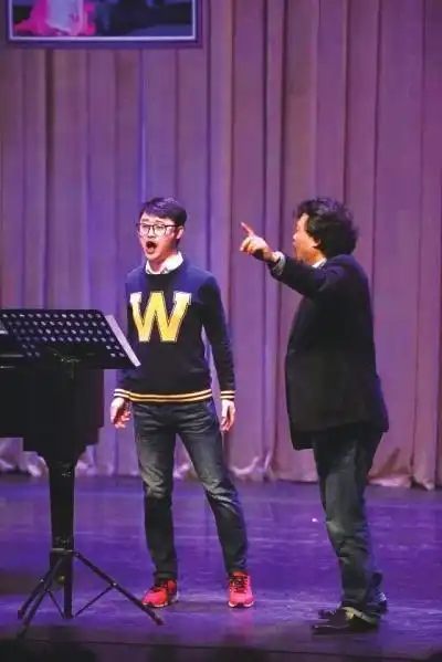 慰问演出 ■人物简介  段兴华,毕业于四川音乐学院,甘肃省歌剧院演员