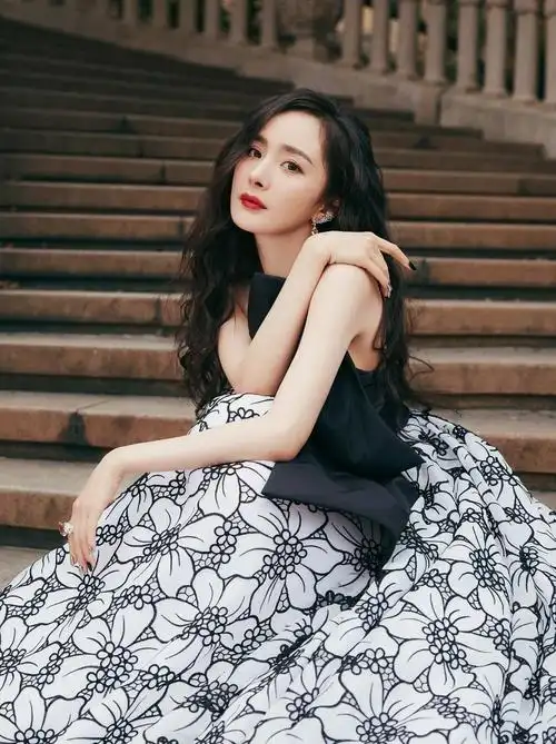 杨幂造型图大蝴蝶结黑白撞色长裙浪漫又典雅杨幂