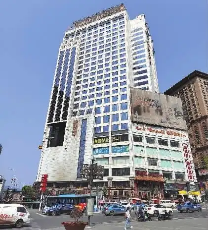 4月11日,位于五一商圈的长沙新世界大厦.