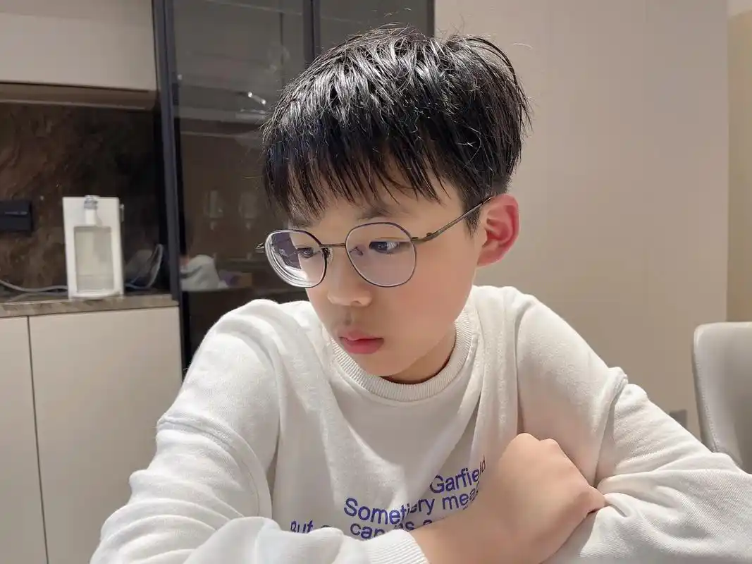 抖音图文来了 小男生戴眼镜怎么也这么帅呢#眼镜框推荐 #实 - 抖音