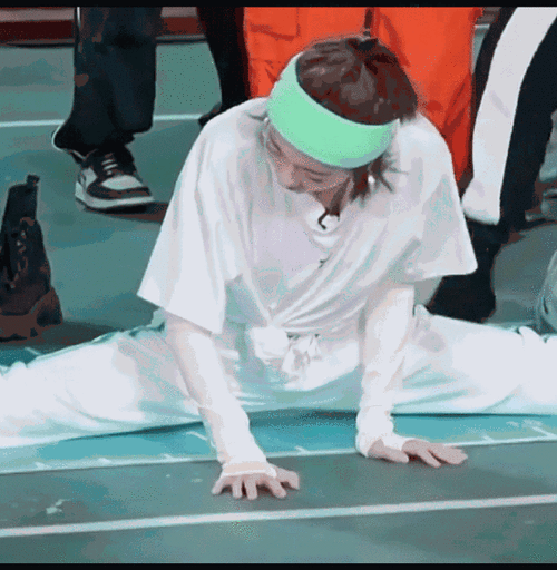 吴谨言劈叉输在了腿短