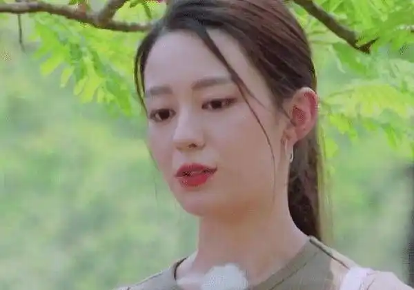 那是没见到吉娜,10岁童年照让网友傻眼_方面_什么_模样