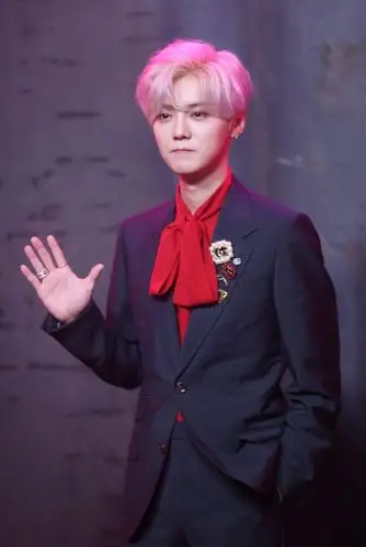 鹿晗银发造型吸睛 倪妮明艳复古吉娜宛如人间芭比