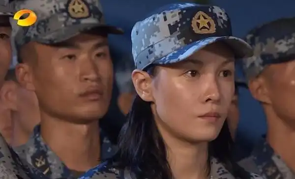 如果说《真正男子汉》上次的卸妆素颜不够亮点 那么看看这次凌晨1点的