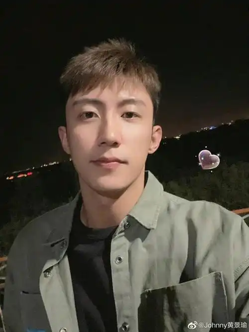 自从拍完《幸福触手可及》之后黄景瑜和迪丽热巴的这个恋情瓜就传的沸