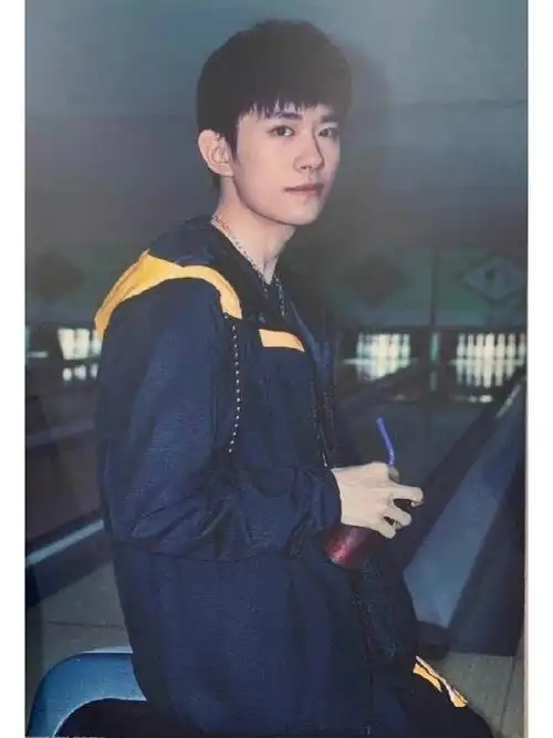 易烊千玺电影小小的我##四字 易烊千玺 yyqx 四字弟弟