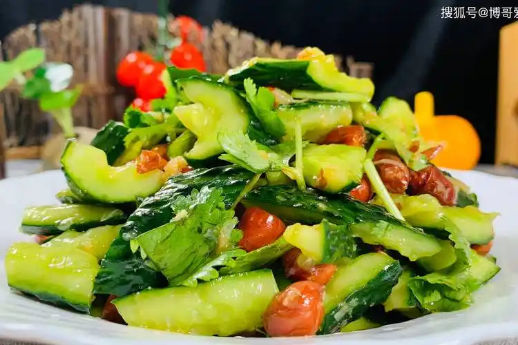 凉拌黄瓜原汁原味的做法脆爽解腻天热最受欢迎的凉拌菜