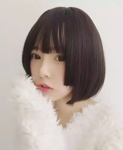 原来瘦脸减龄都靠它!_发型