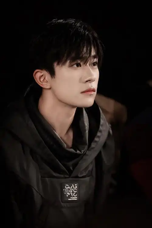 头发丝都是帅的    @tfboys-易烊千玺  #四字 易烊千玺 yyqx 四字弟弟