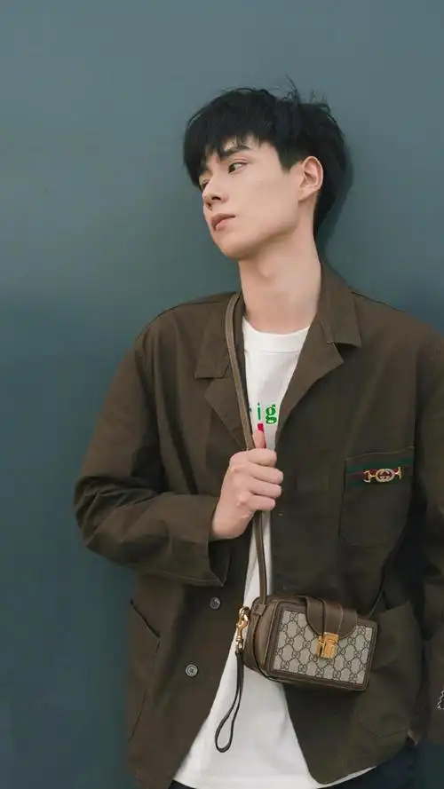 小鲜肉胡一天时尚帅气迷人写真,明星-手机壁纸