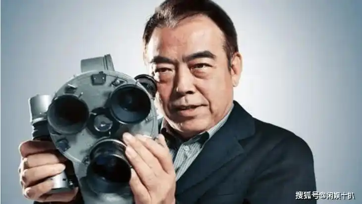 71岁陈凯歌现状:白发老态,儿子已成演员,妻子风韵犹存_电影_洪晃_北京