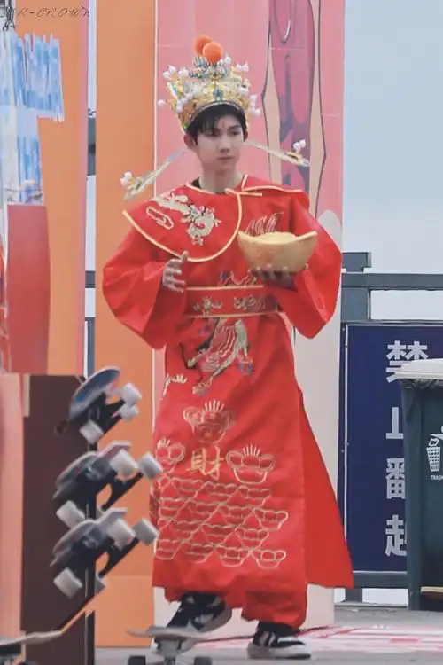 王源超话#为君加冕,伴君成王#  财神来敲门78神界编制96  @tfboys