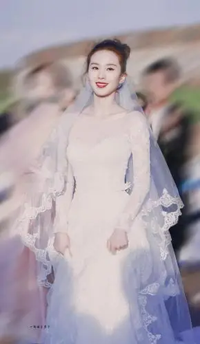 女明星的"绝美婚纱":迪丽热巴异域新娘,娜扎披白纱美艳公主!