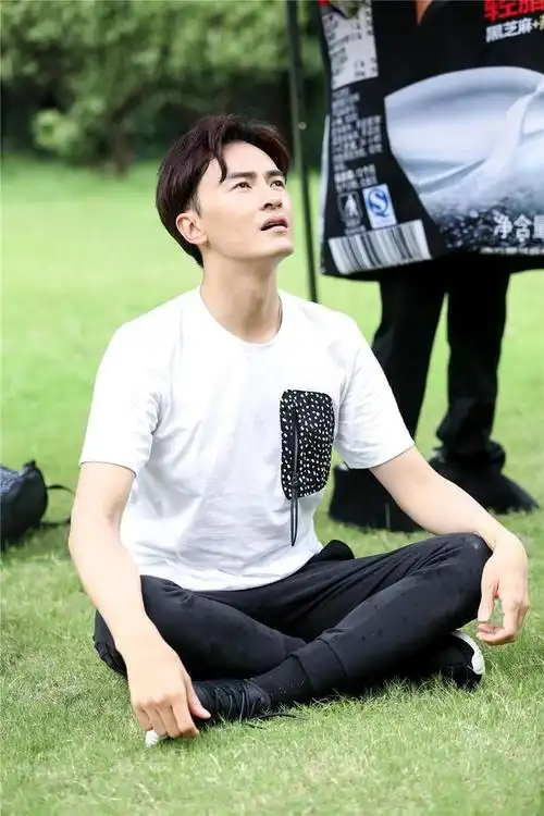 深圳卫视明星竞技真人秀《极速前进》在上海进行了收官之战,郑元畅和