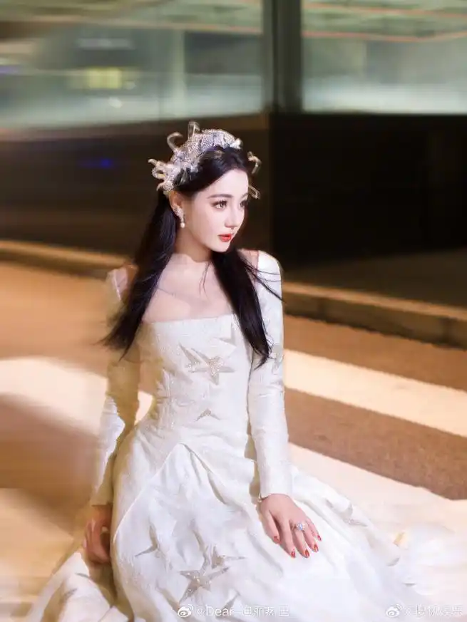 点赞迪丽热巴相关#黄景瑜前妻王雨馨回应点赞迪丽热巴视频:"个人行为