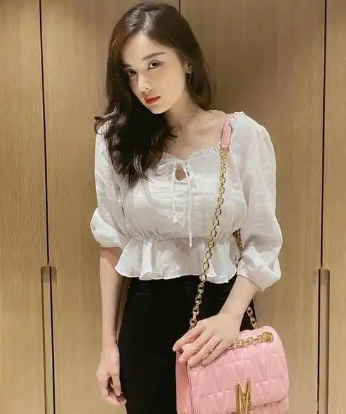 张翰前女友古力娜扎晒美照清爽自然美丽风姿卓越引人注目