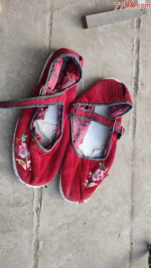 男女鞋帽旧鞋红色绒面绣花女士布鞋塑料底双鸽牌24码双鸽牌上海长征