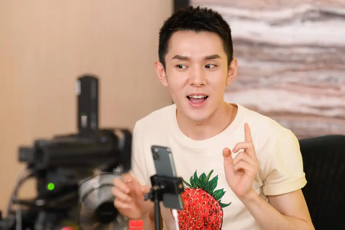 视频 专访李佳琦:我选择上海的理由