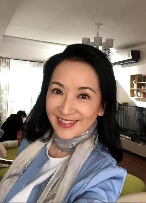 回顾女星龚慈恩:情断黄日华,两任丈夫"背叛"她,60岁坚强优雅