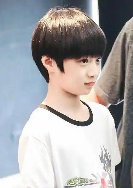 刘耀文六一分享童年照##刘耀文分享童年照