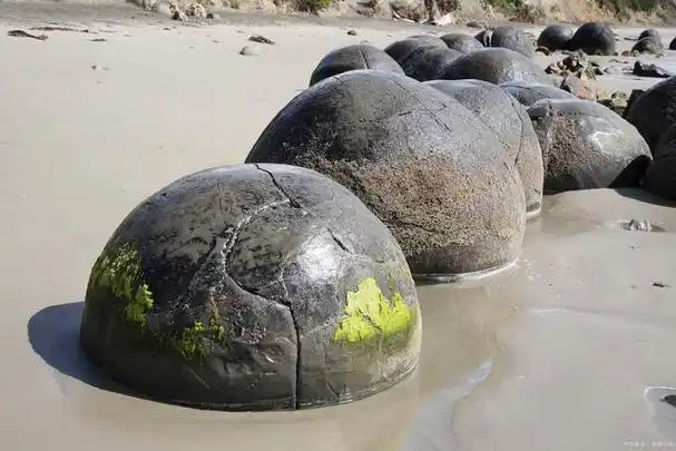 哥斯达黎加巨型石球