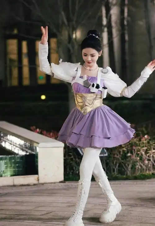 腿细长直#杨超越的腿部线条也太好看了,又细又直,谁看了不说一句绝啊!