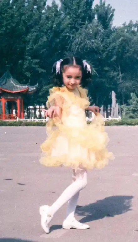 奶萌奶萌的小杨幂小时候太漂亮了!真的是从小美到大 根本不用整容!