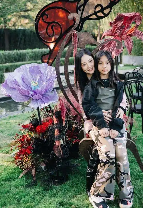 贾乃亮新恋情疑曝光娱记曝他打着如意算盘不会公开可怜了甜馨