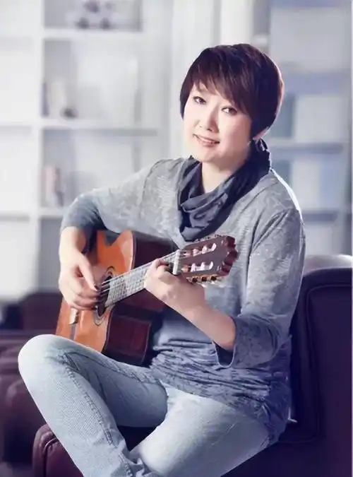 歌手成方圆:两婚两离无儿无女,年过60岁更向往自由_王刚_工作_舞台