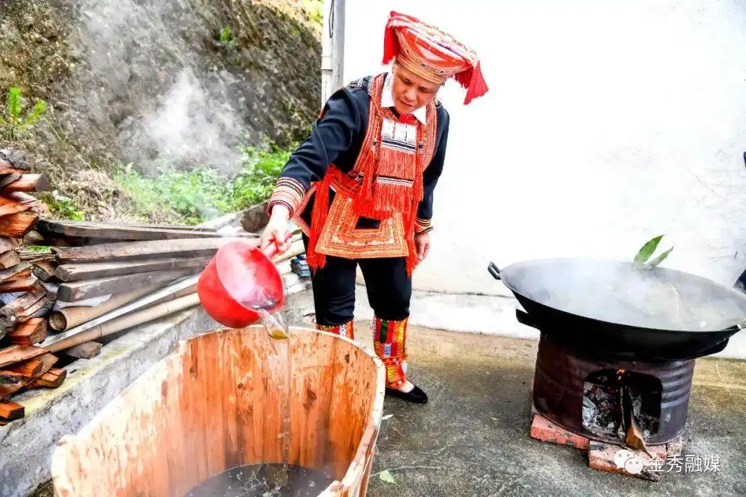 探秘金秀瑶族药浴最古老的药浴方式之一