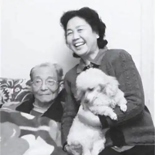 李波有着新疆人特有的姣好容貌,性格也大方开朗,在收到叶惠贤的求助时