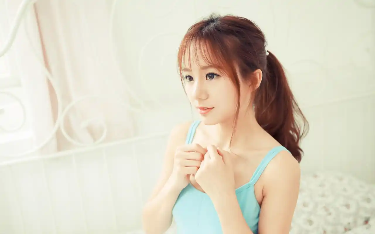 性感美女居家养眼写真壁纸