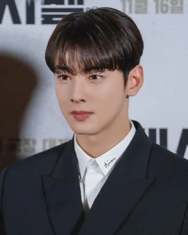 黑西装乖乖男车银优 一脸正气的感觉 #最靓头像壁纸征集赛