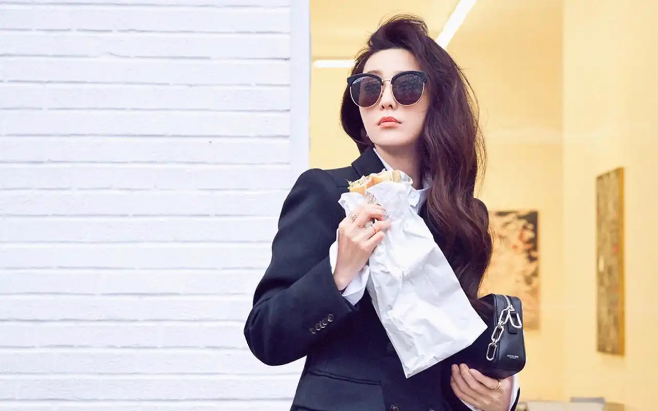 范冰冰时尚街拍桌面壁纸