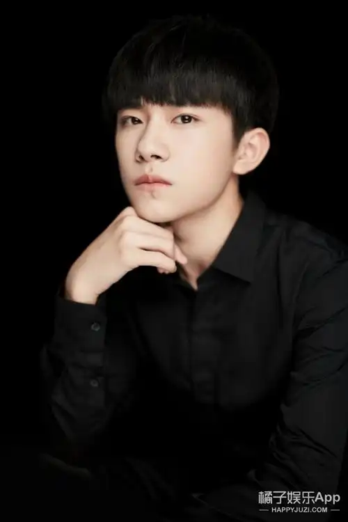 易烊千玺16岁生日那天,我们将把你写满祝福的纸飞机亲自送给他