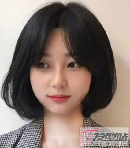 中分八字刘海短发女 修颜塑型提升颜值_发型站_最新流行发型设计发型
