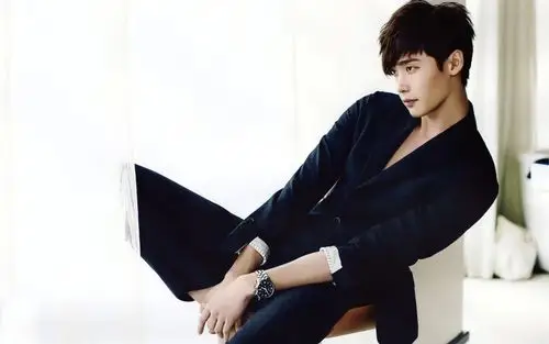 韩国小鲜肉李钟硕帅气治愈系写真壁纸下载_日韩明星_壁纸下载_美桌网
