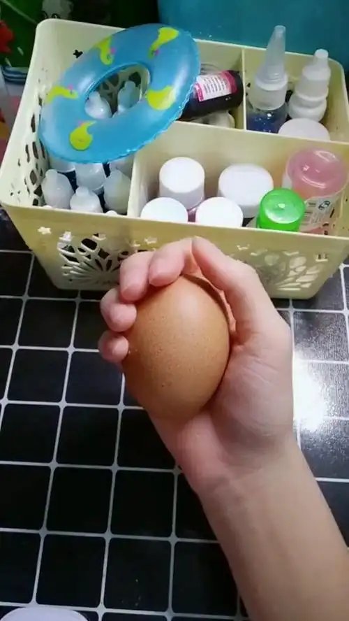 单手攥(zuan)鸡蛋