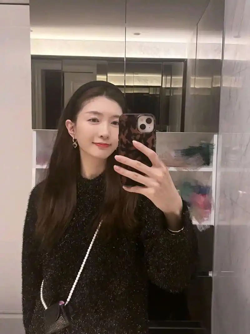 江疏影量体重,168的身高,体重不到48kg.不得不佩服,演员的自律.