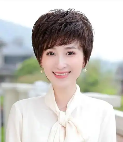 60岁女人什么发型好看,请问50岁的女人适合什么发型? - 综合百科 - 绿