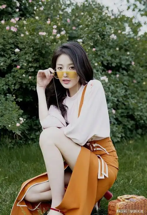 知性美女王秀竹户外治愈养眼小女友气质写真