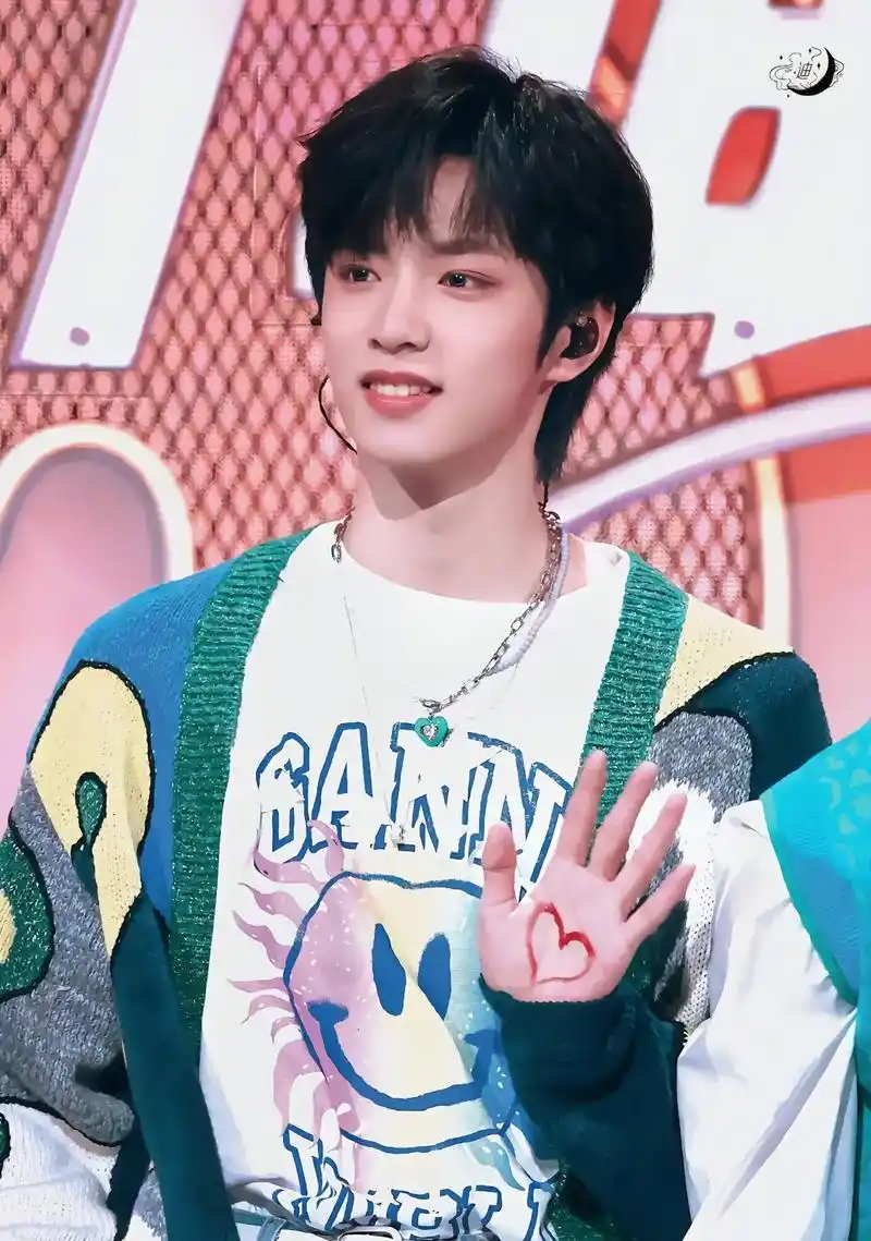 刘耀文 #舞台 #纯情男高 #男友风 #氛围感 温柔男高@ - 抖音