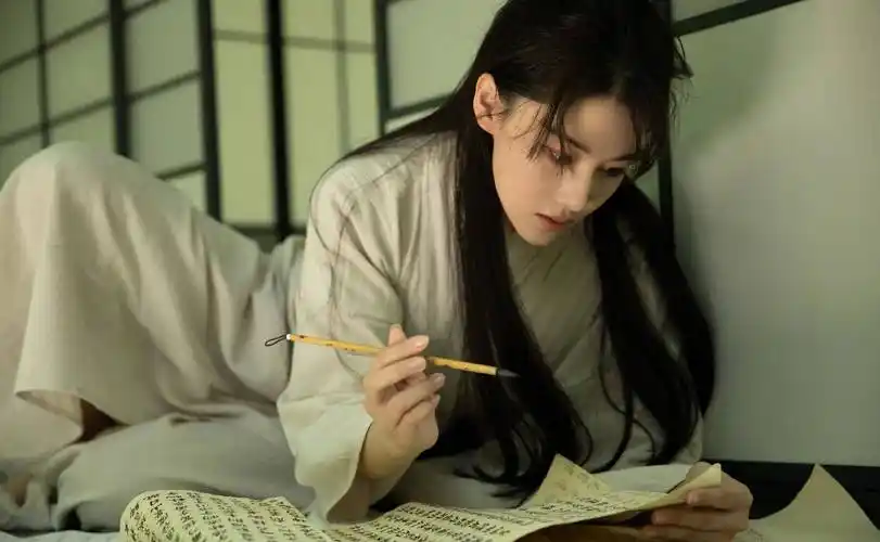 原创张馨予古装造型古装元素融合的好完美有侠女风范