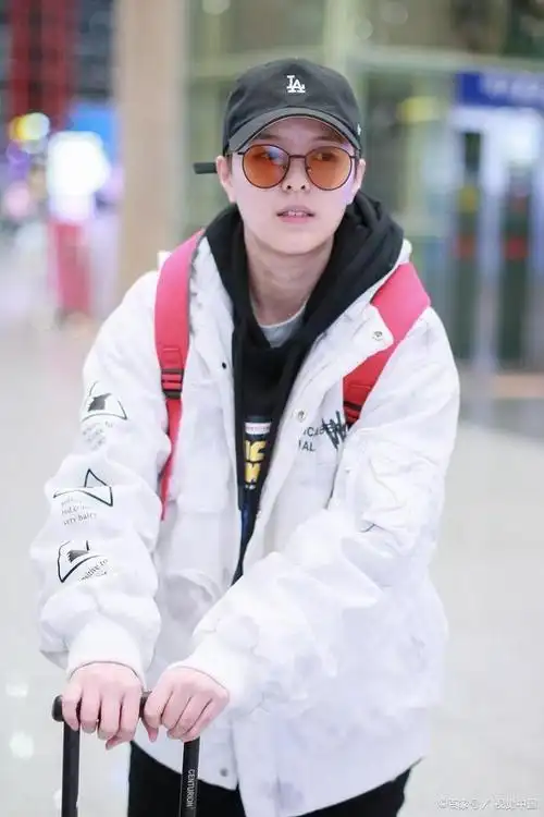 sunnee杨芸晴一个敢素颜的女明星