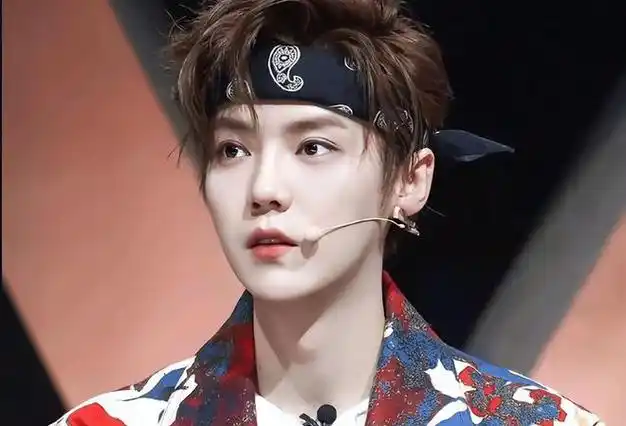 娱乐圈中充满少年感的6位男星,肖战上榜,而37岁的他像"18岁"|鹿晗