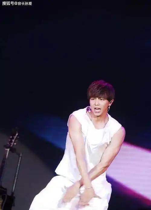 范玮琪微笑事件反转网友罕见集体站队中戏导演警告张韶涵