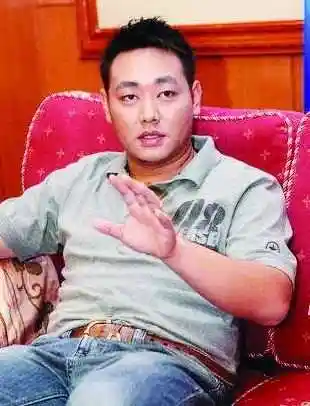 《小龙人》曾经风靡全国,也让当时只有4岁的小龙人扮演者陈嘉男一夜